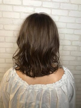 ヘアメイク シュシュ(Hair make chou chou) ハイライトベージュ×ロブ【chou-chou 北林夏実】