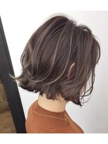 トルネード(TORNADO)&nbsp;外国人風ミニボブ ハイライト 暗髪グレージュ　白髪ぼかし