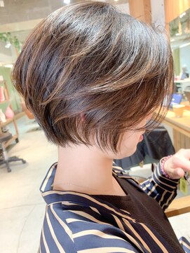 エミュ 新宿(emu) 小顔ヘア 小顔ショート ひし形 ユーレルム新宿