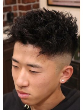 アクセプトザワールドバーバー(Accept the world barber) フェザーアップツイスト×スキンフェード