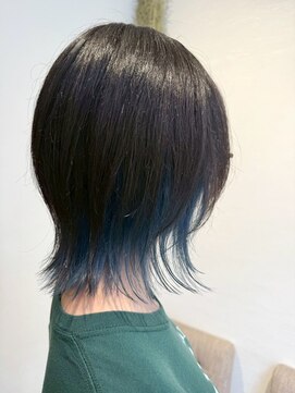 オギクボ ヴォイス(voice) グレージュ×ブルーカラーのクールなウルフミディアム