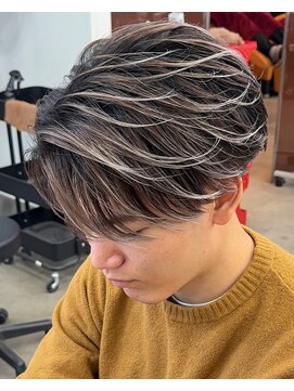 リップス 吉祥寺店 (LIPPS) ホワイトシルバーアッシュハイライトメッシュセンターパート