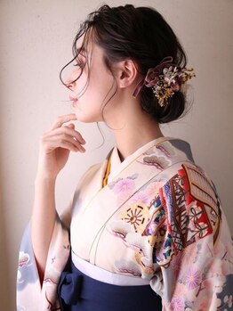 コム(com by neolive)の写真/【袴着付け+ヘアセット￥14300】お着物に合わせた上品なヘアセットで誰よりも可愛く☆草加駅徒歩1分