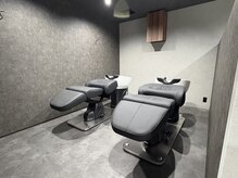 men's hair WOLK ブリーチ/ハイライト/メンズカラーの雰囲気（シャンプー/ヘッドスパブース［豊川/メンズ/頭皮ケア］）