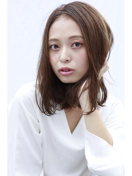 シュシュット(chouchoute) 大人かわいいウェットベージュ系ミディアム切りっぱなし