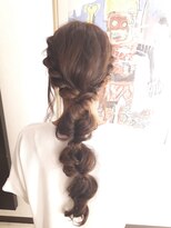 ヘアーデザイン アダット(HAIR DESIGN Adatto.) 編みおろしスタイル