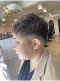 女性フェードカットハイトーンカラー