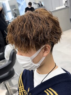 オーバルバイアピッシュ(OVARL by apish) 艶ツイストパーマ×センターパート