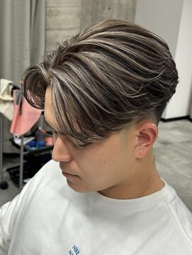 イーラ(era) ハイライトセンターパートパーマ/メンズ/刈り上げ/眉毛/ツイスト