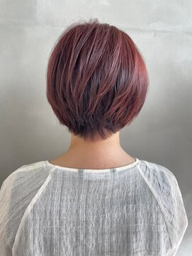 フェアリーテール 高坂店 自然に馴染む◎大人レッドハイライトショート