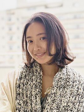 ふんわりと空気をまとった、冬の外はねボブ