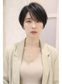 流し前髪ひし形ハンサムショート