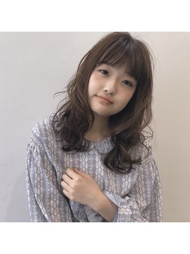 アピッシュ シェリ(apish cherie) フリンジバングのウェービーヘア