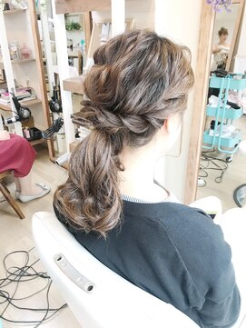 ロカット サロン(Roquat Salon) カジュアルローポニーアレンジ【ヘアアレンジ  立川/立川南/袴】