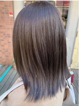 カミナ(KAMINA) ナチュラルベージュカラー。