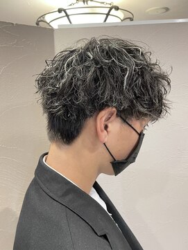 モップアップ(Mop up) ホワイトメッシュ×パーマ