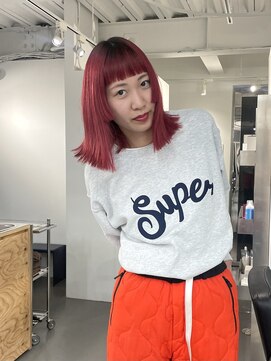 ビューズ(VIEWS) レッドカラー/顔まわりレイヤー/切りっぱなし[表参道]