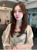 センター分けくびれヘア前髪ロングレイヤー韓国ヘアエモージュ
