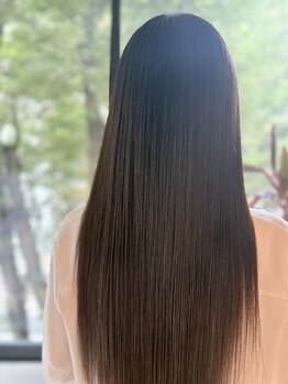 ウィルミナス(WILLLUMINOUS)の写真/酸性トリートメントで感動のうる艶髪を叶える♪髪の癖を整え、直毛過ぎないナチュラルなストレートヘアへ＊