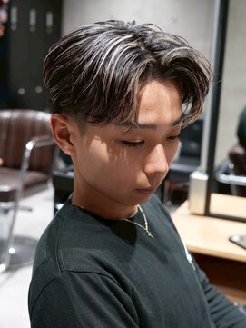 メッツ 原宿(METS) MEN'S/毛流れセンターパート×ハイライト/テーパーフェード