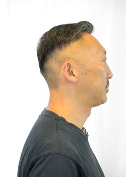 メンズ専門理容室　キングB・B 　新大久保 スキンフェード × サイドパート