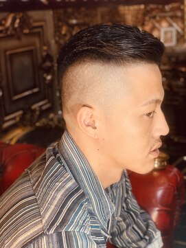 アスイン(asuin) 外国人風フェードスパイシーモヒカン