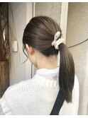 オリーブベージュ