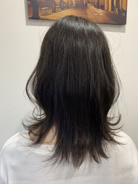 エイトクラージュ(eight courage) 外ハネミディアムレイヤー