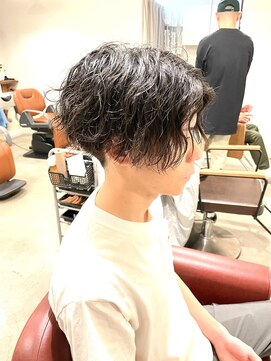 アンティコ(Antico) センターパートモテ髪マッシュツイストスパイラルネープレス流行