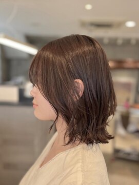 ニーイチイチ(211) 似合わせカットイメチェン/外ハネミディ/ヘッドスパ