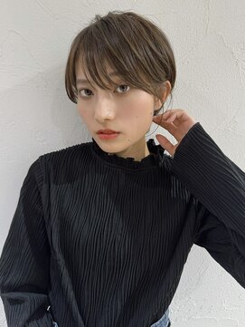 アンド ストーリーズ(&STORIES) 前髪あり耳掛け丸みくびれショートボブ20代30代40代50代（蘭）