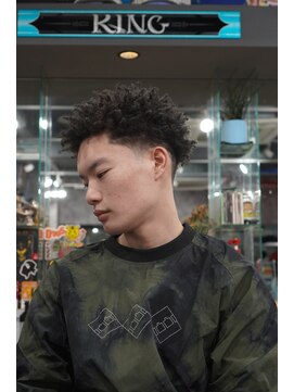 ツークツワンク バーバー 新宿(ZUG2WANG BARBER) スパイキーアフロ