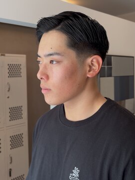 アンフェインド02(UNFEIGNED 02) MEN’S HAIR/サーフカール/刈り上げセンターパート/伏見/