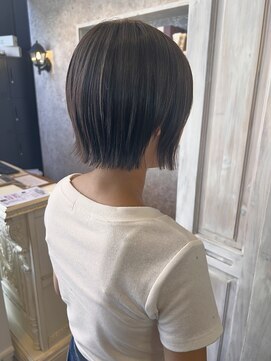 キャアリー(Caary) 福山美容室carry 切りっぱなしミニボブ大人外ハネ透明感10代20代