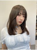 小顔×ミディアムレイヤー×ミルクティーブロンド横浜駅