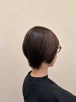 ウミト(Umito)&nbsp;暗髪×細やかハイライトの丸みショートボブ