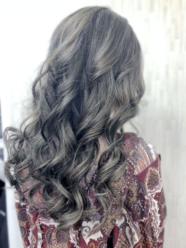 24 岸和田店 ツヤ感たっぷりアッシュグレー