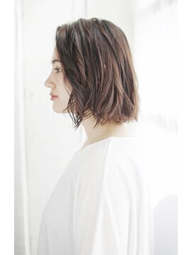 トレス プラス エヌ(TRESS+n) 20代30代40代　キレイを促すひかえめミディ【堅田】