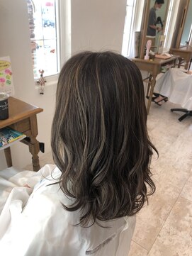 マハロ ヘア リゾート(MAHALO HAIR RESORT) 透明感と立体感でオシャレハイライト!