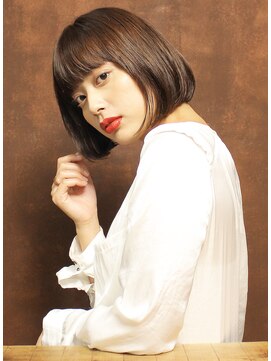 シアンデルカ(CYANDELUCCA) 目力アップのシンプルボブ