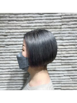 ビス リアン 川口店(Vis lien) 前下がりボブ／シルバーアッシュ／ホワイトアッシュ／グレー