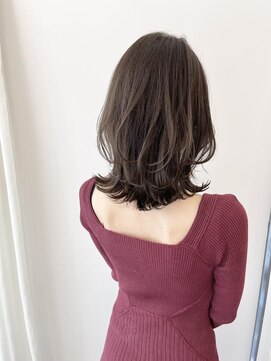 ネオリーブ チロル 横浜西口店(Neolive CiroL.) くびれミディ アッシュベージュ くびれヘア