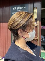 イーエル グランデ(e.ll grande)&nbsp;前下がりショート×刈り上げ×ハイライト