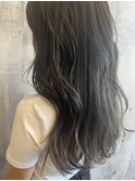 巻き髪とストレートで楽しむハイライト