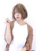 ミルクティーベージュボブハイトーンレイヤーカット前髪あり