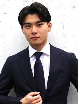 ガズル ハラジュク(GUZZLE HARAJUKU) *ビジネスマン短髪ツーブロック黒髪センターパートスーツ清潔感*