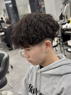 オーバルバイアピッシュ(OVARL by apish) メンズカットパーマスパイラルパーマシャドウパーマ原宿駅