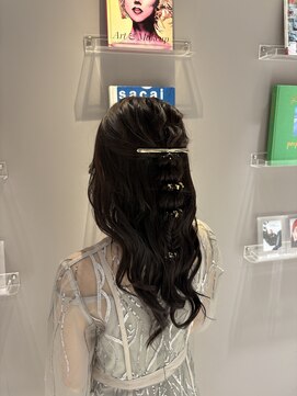 アース エレガンス 吉祥寺店(EARTH Elegance) 後ろ姿も華やかに金箔ハーフアップ