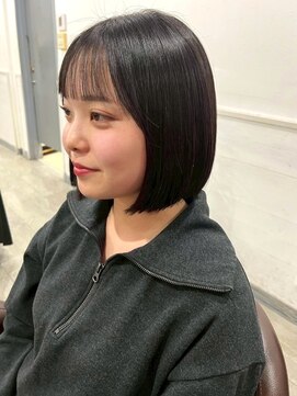 ビバラヘアー(VIVA LA HAIR) ショートボブ 切りっぱなしボブ 前髪カット 髪質改善 アッシュ