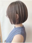 まとまる軽め前下がりボブ
